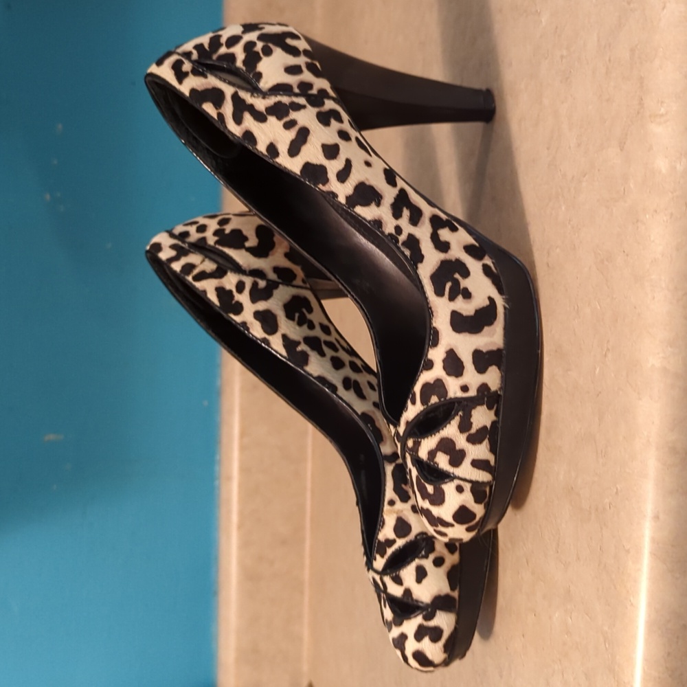 White House Black Market High Heels 7 1/2